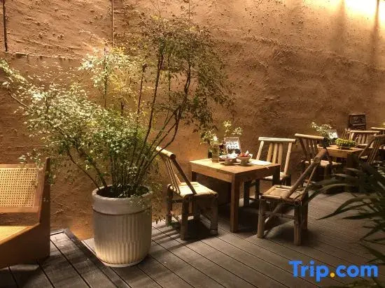 Ziyun Ge Light Luxury Smart Homestay (West Lake Branch)