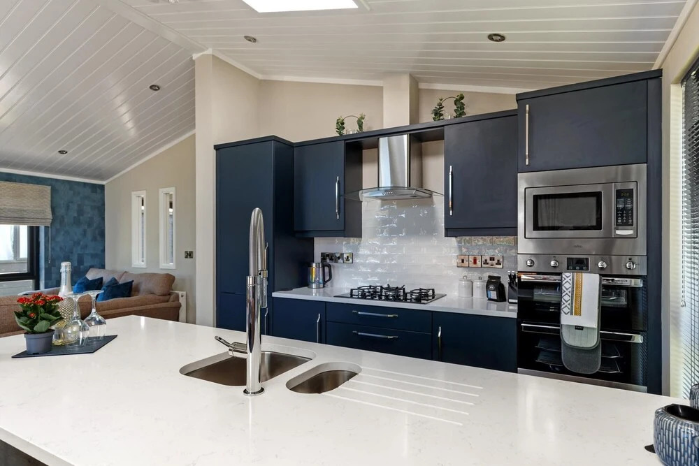 Dewin Bach - Luxury Lodge, Hot Tub, Close to Beach