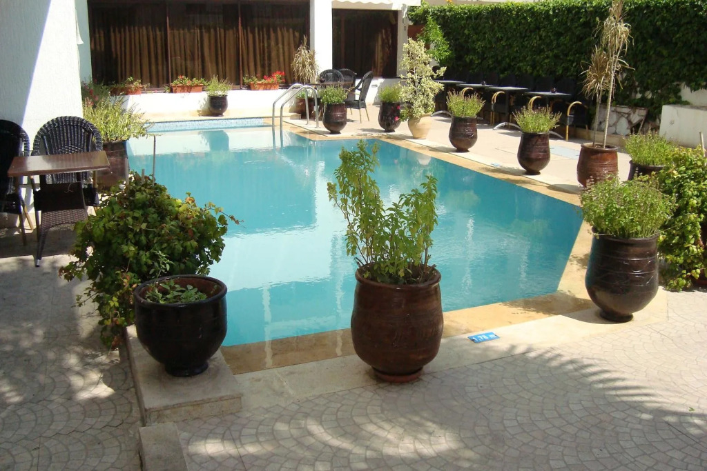 New Farah Hotel
