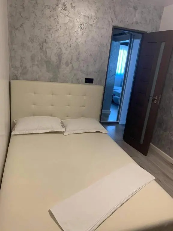White & Silver Luxury Suite Craiova