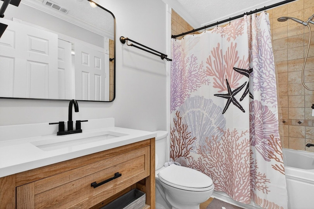 Luna By The Sea / 238 Brunswick Ave West 3 Bedroom Home