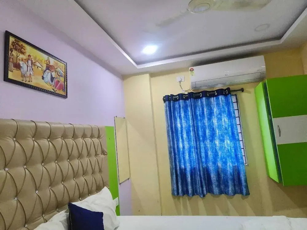 Hotel S L B Grand