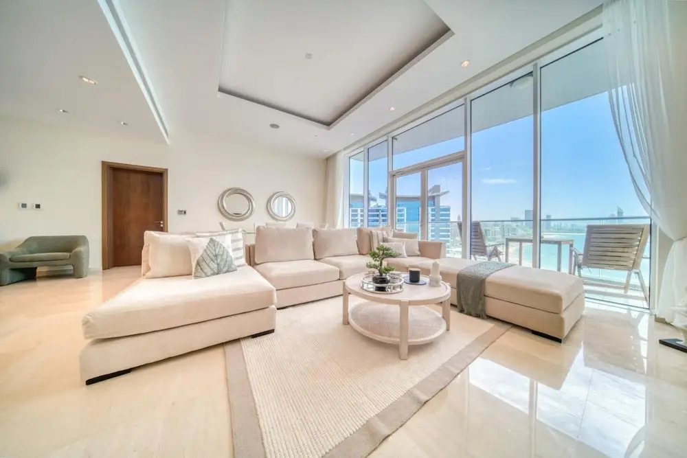 Lush Sea View Living w Private Beach at the Palm