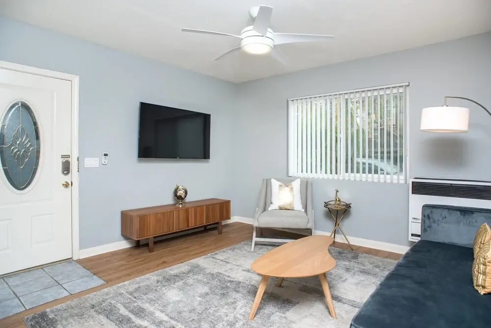 Quaint 1 BR Steps to PB by Domio