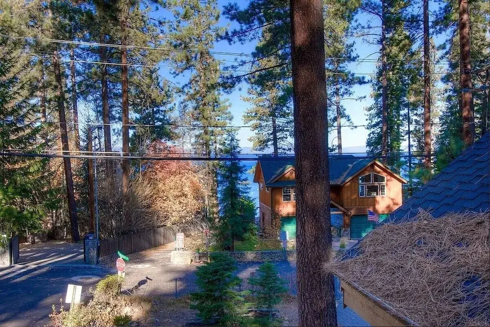 Smokey Joes 5 Bedroom Cabin by RedAwning