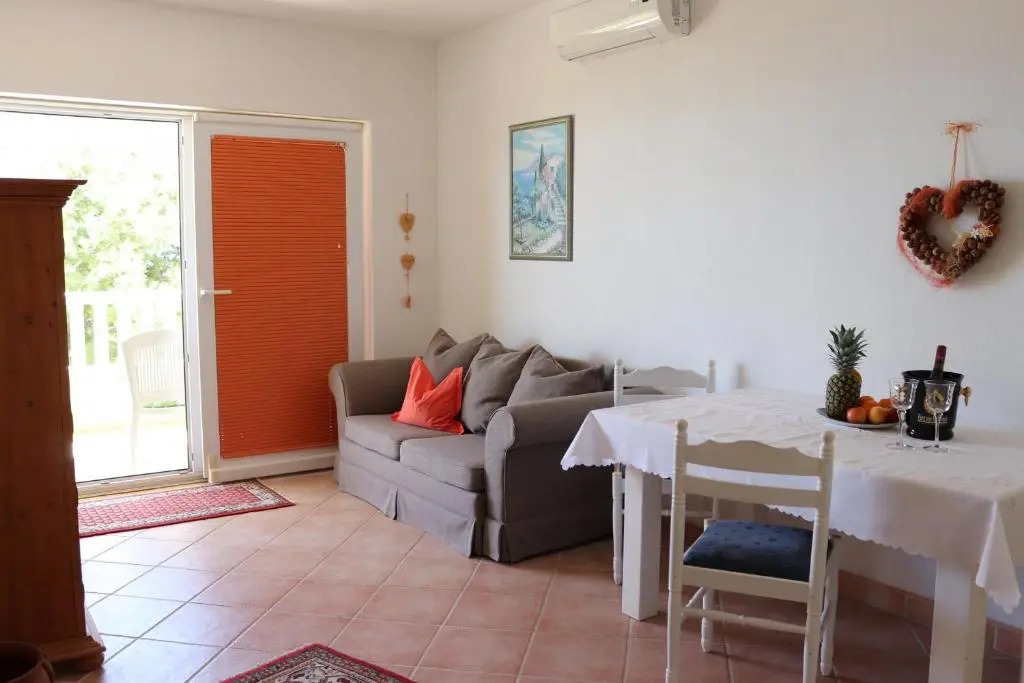 Apartments with a parking space Makarska - 19009
