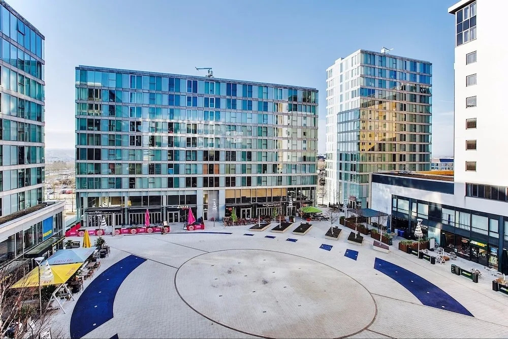 Central Apartment With Free Parking - By Doze