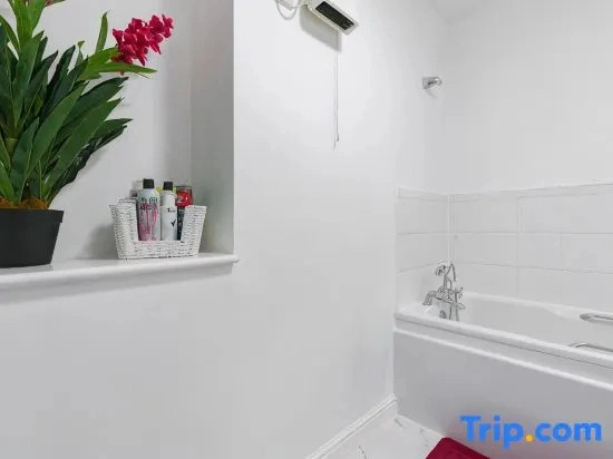 2-BR London Oasis in Woolwich