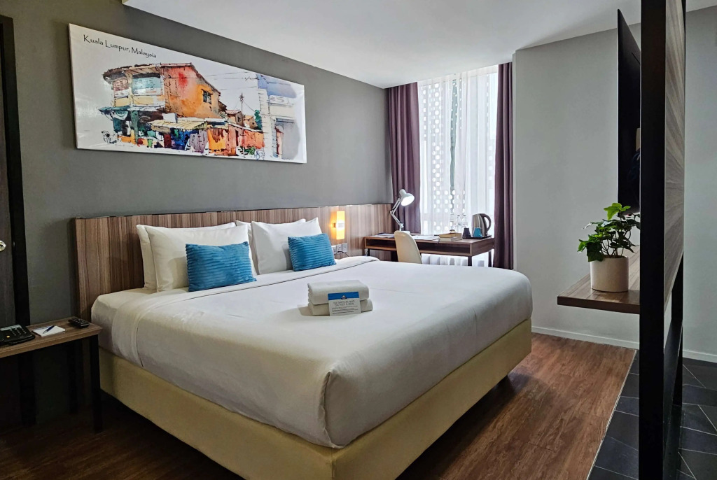 Days Hotel & Suites by Wyndham KL - Chan Sow Lin MRT or LRT