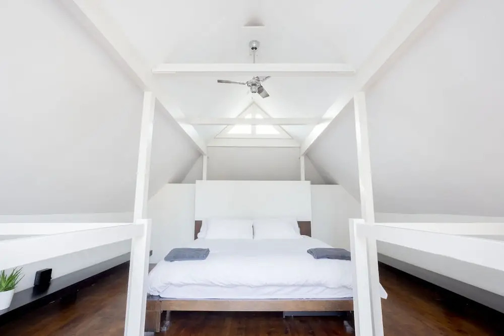 1 Bedroom Flat with Balcony Sleeps 4 in Southwark