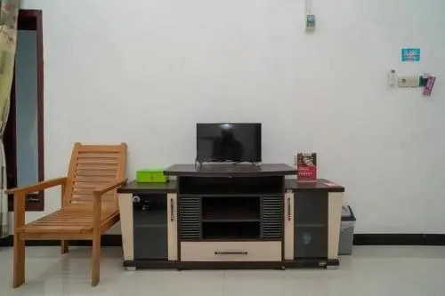 Reddoorz Plus Near Syamsudin Noor Airport