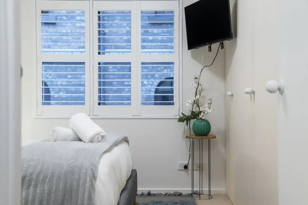 Riverside 2-bed Apartment With Balcony & Parking