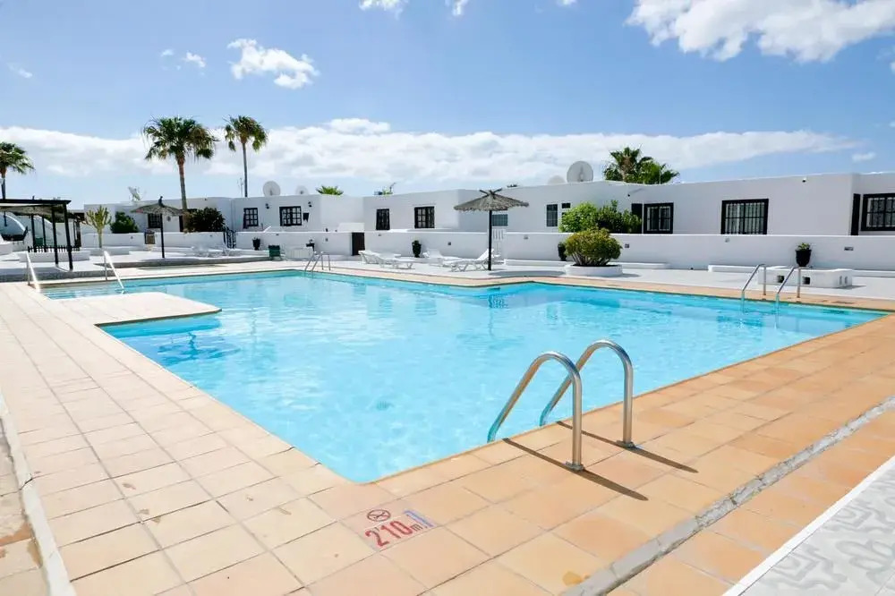 2 Bedroom Condo 02136063 by HomeRez