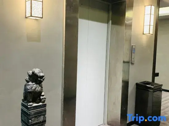 Yi She 101 Boutique Hotel (Xi'an Huimin Street Bell Tower Subway Station Branch)