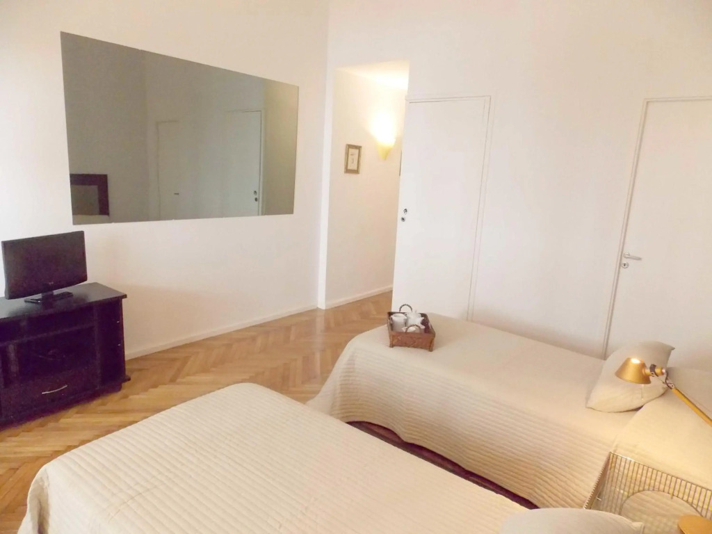 Cozy Recoleta Apartment with Balcony