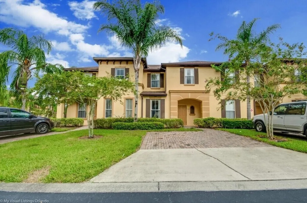 734lam 3 Bedroom Townhouse