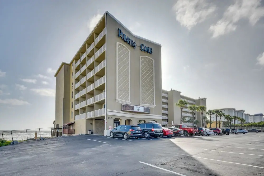 Breezy Daytona Beach Studio w/ Balcony & Views!