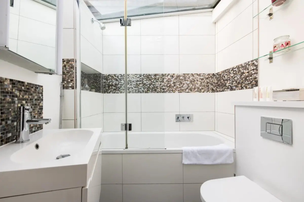 The Stepney Star - Bright & Modern 2BDR with Terrace