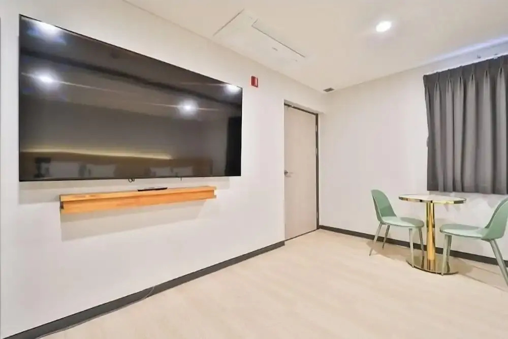 Hotel 701