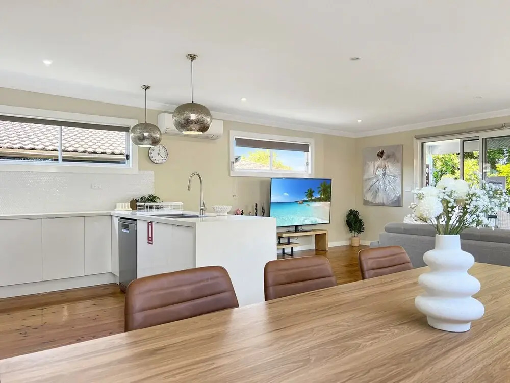 3-bed Coastal Haven With Alfresco Dining & BBQ