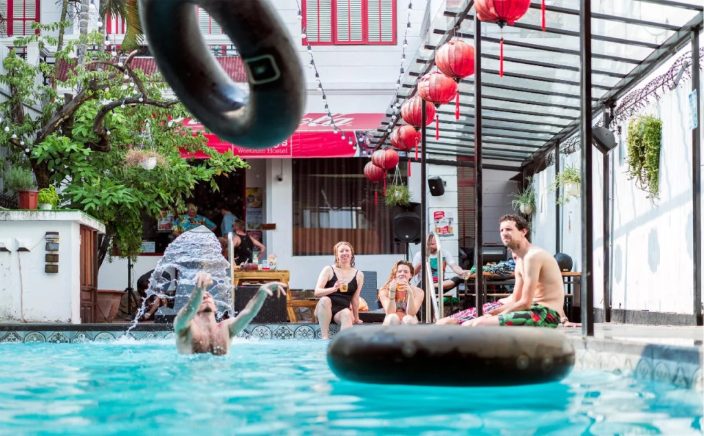 7Fridays Westlake Hostel