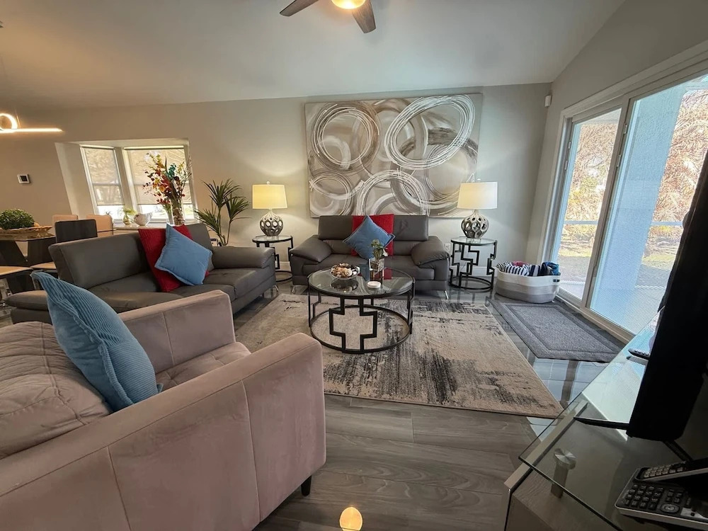 Beautifully Remodeled Pool Home in Southern Dunes