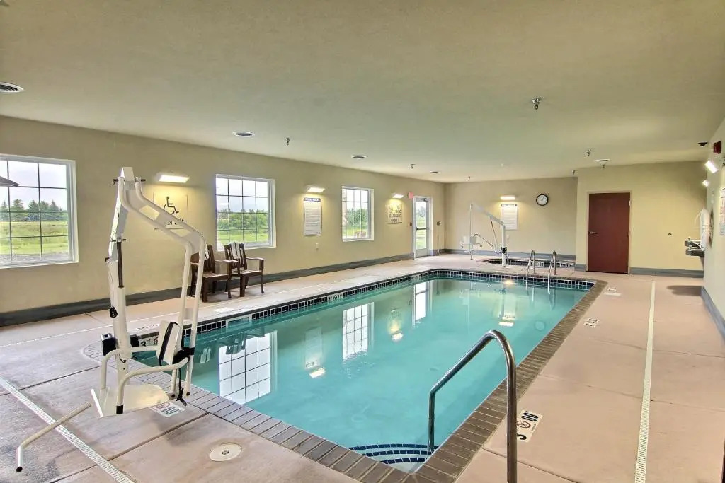 AmeriVu inn and Suites - Crookston