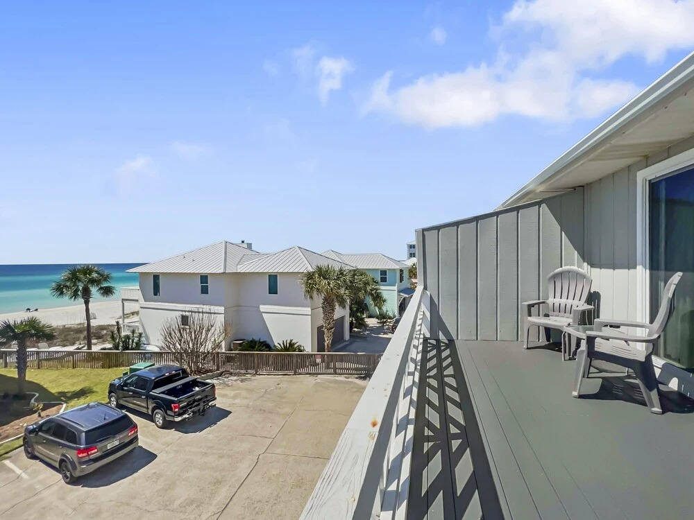 Shoreline Townhomes #10 - 2 Br townhouse by RedAwning