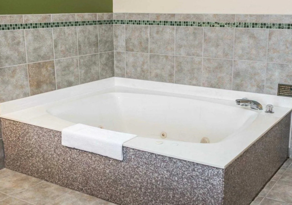 Quality Inn & Suites South Bend Airport