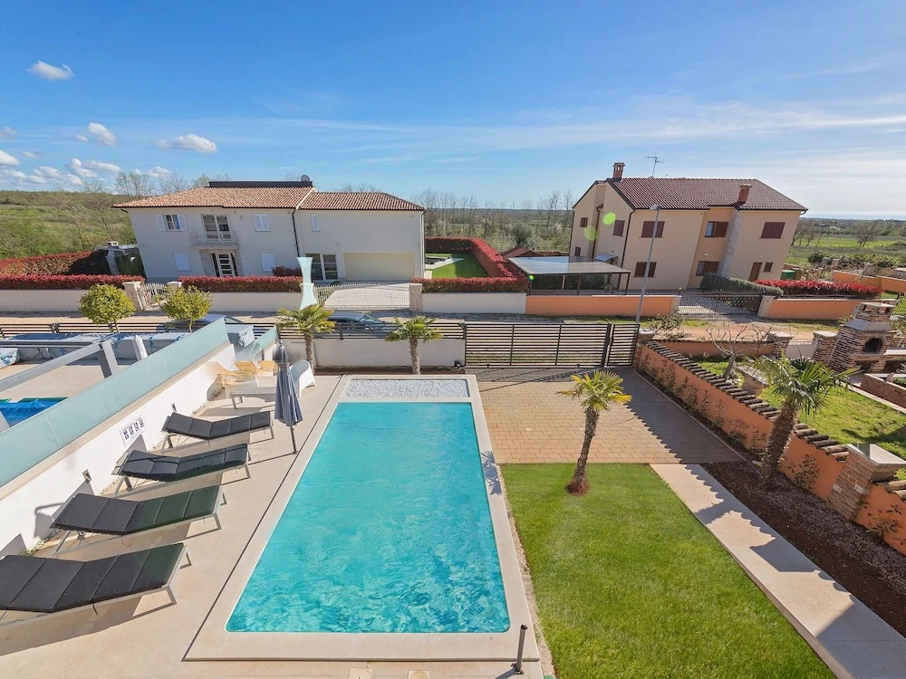 Wonderful Villa in Labinci - Kastelir with Swimming Pool