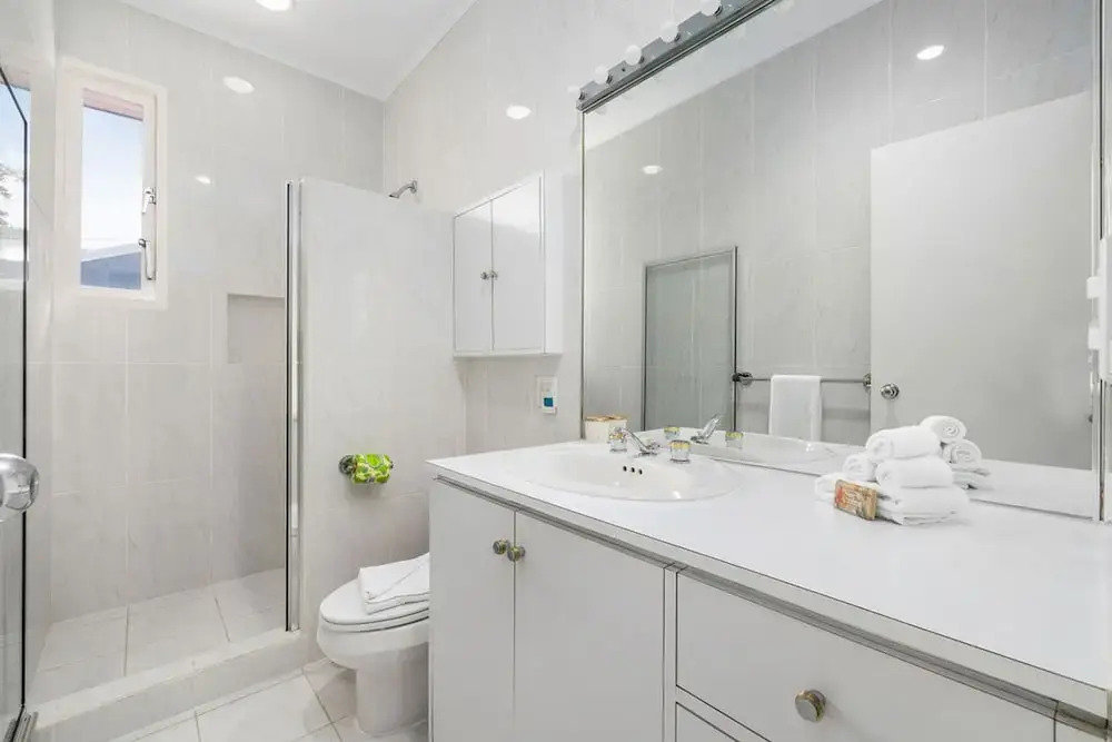 3BR 3BA Pool Downtown Short Walk to Beach