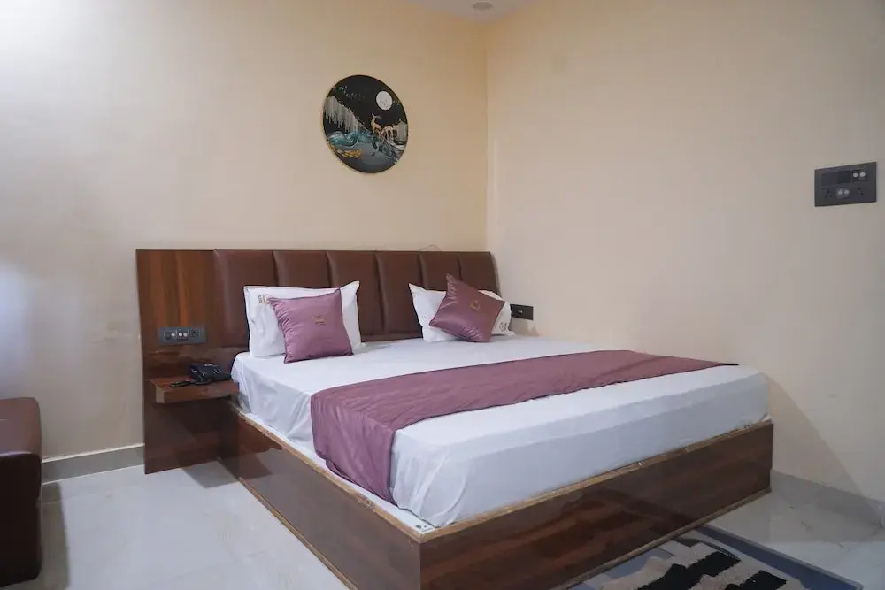 Raj Kamal Hotel & Garden