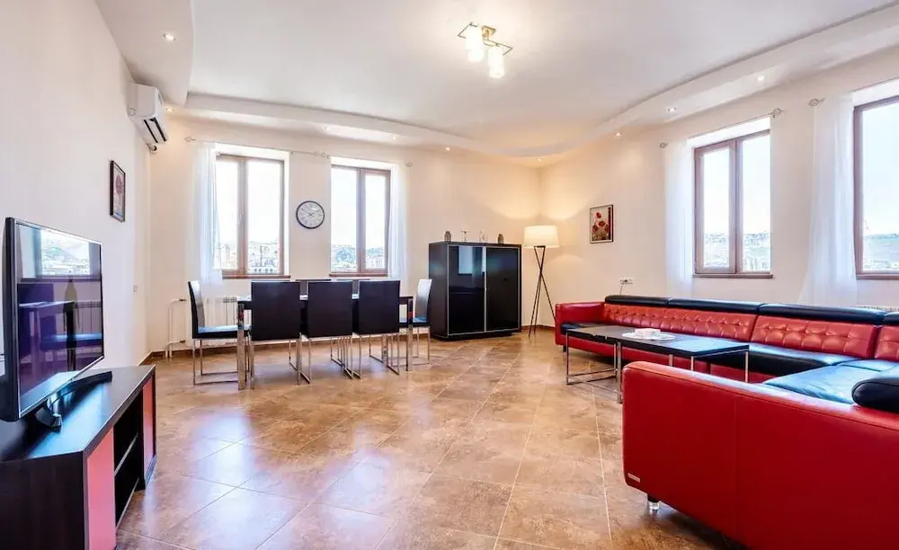 Stay Inn на ул. Амиряна, 4/6