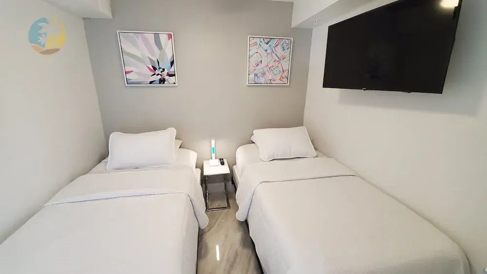 Alexander 1001 3 Bedroom Apts by RedAwning