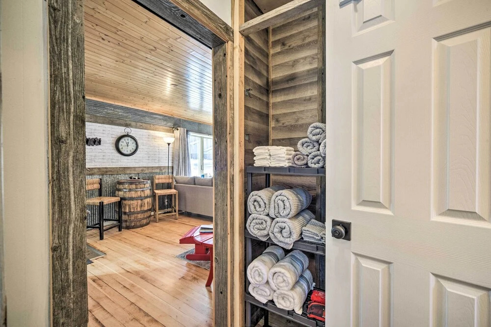 Family Home - Walk to Town & Balsam Lake