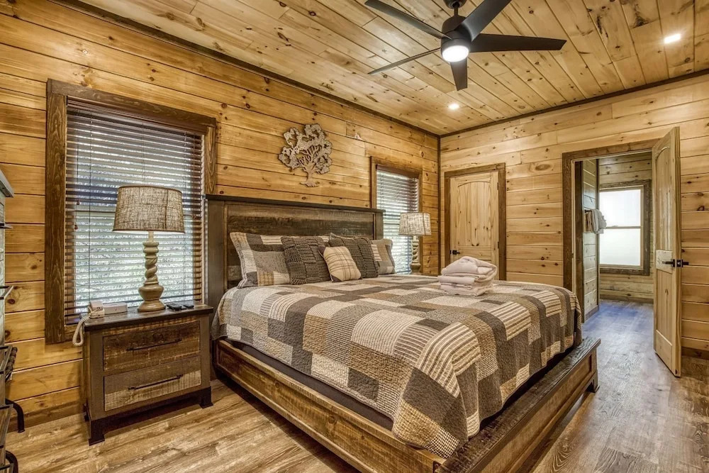 Ern866 - Ole Smoky 3 Bedroom Cabin by RedAwning
