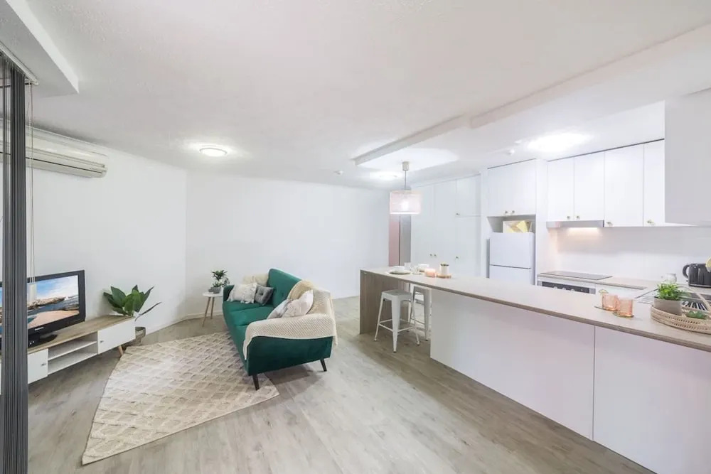 Beautiful Fresh Large 2BR 2Bath Apt