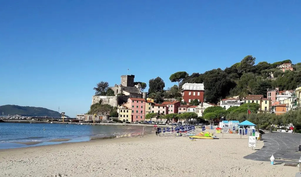 Mansard apart Alba - Sea 5 Terre-trekking-excursions-relax