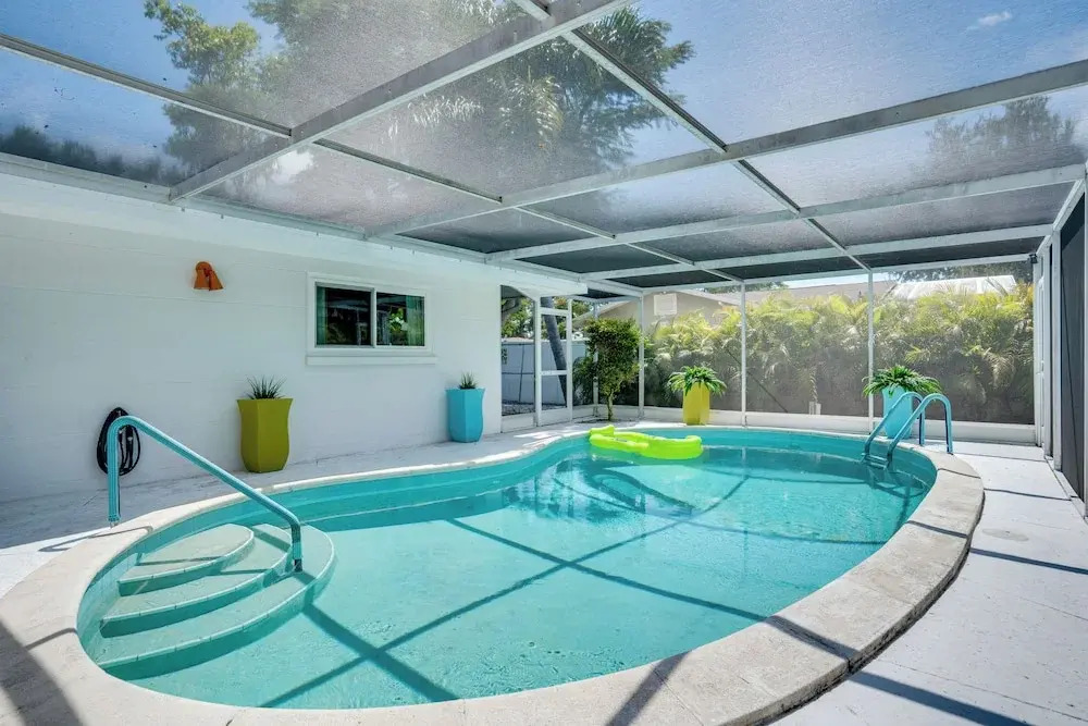 Lanai & Pet Friendly! Retro-chic Sarasota Home!