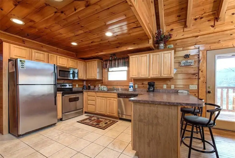 Mountain Paws Retreat 5 Bedroom Home with Hot Tub