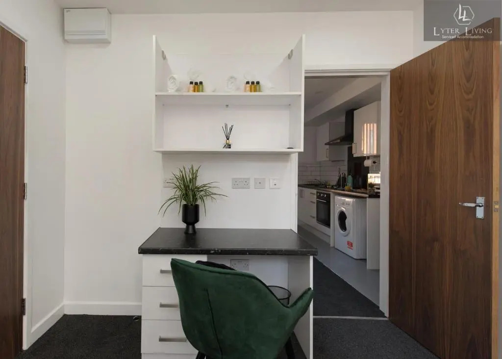 Studio Apartments by Lyter Living Desks & Wifi - Monthly Stays Available