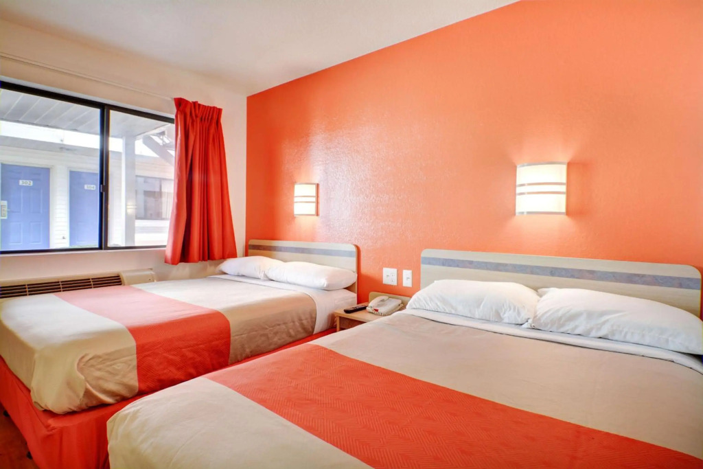 Motel 6-Southington, CT - Hartford