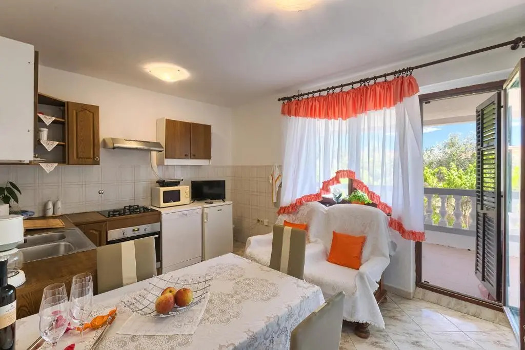 Apartman D&D, Dvorine 63