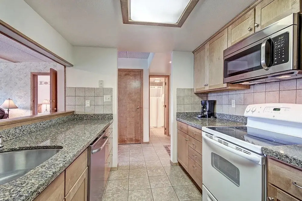 Vs438 And 440H Village Square Condo