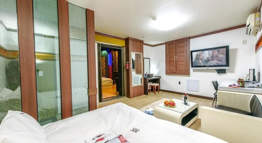 MK Hotel
