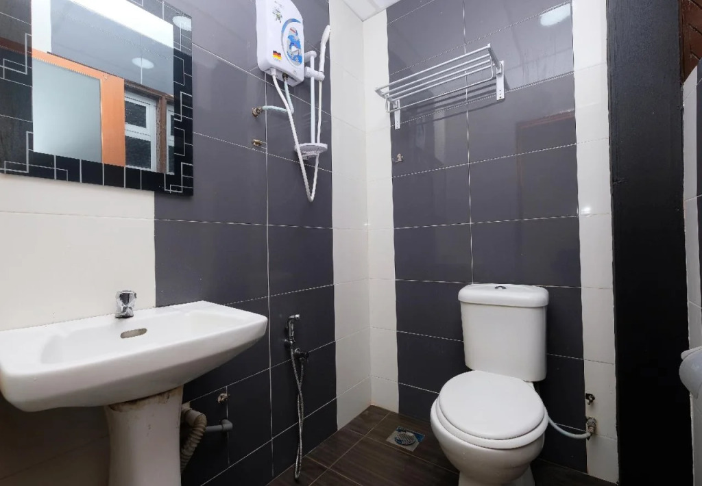 OYO 1104 Q Hotel