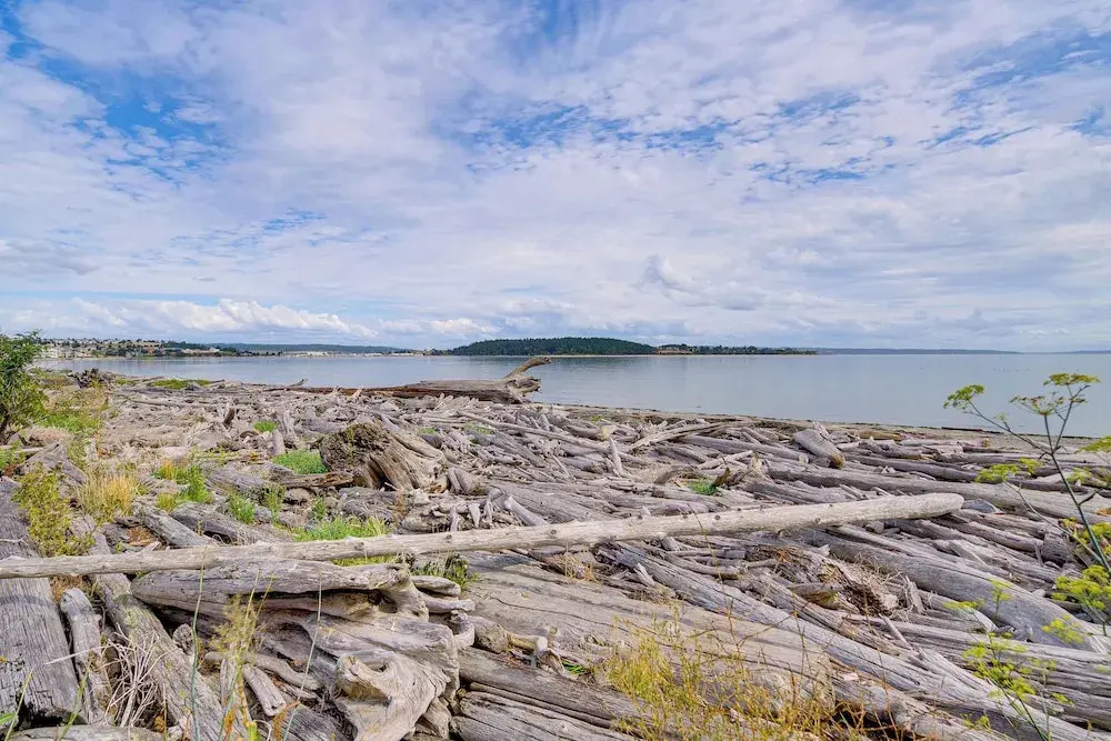 Steps to Beach: Home w/ Hot Tub in Oak Harbor!