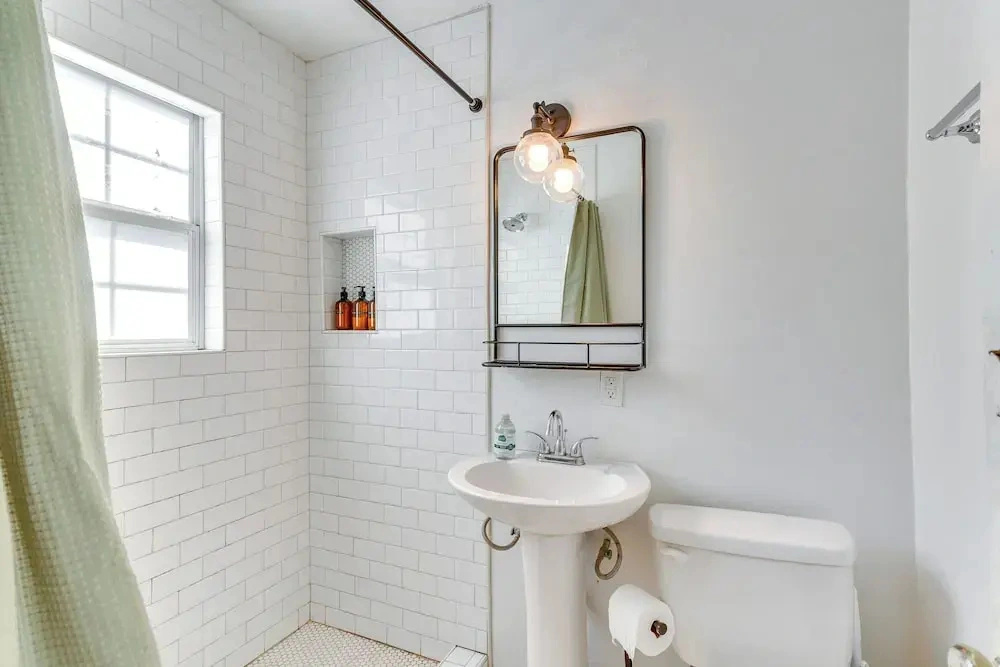 Modern OKC Duplex in Plaza: Steps to Shops & Bars