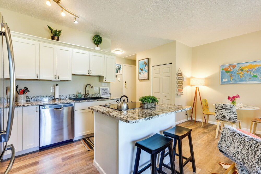 Ski Getaway! Mtn-view Condo Near Keystone Resort