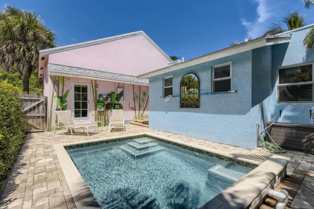 Nini's Cottage 4bd-3ba - Private Pool - Parking